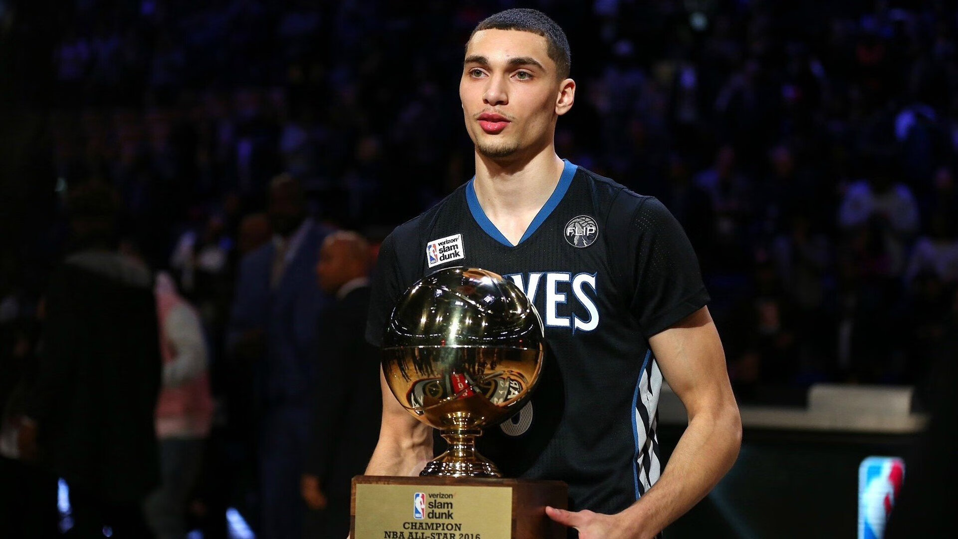 九游体育-上海男篮引进外援中锋，阵容更具深度，上海男篮队史最佳外援